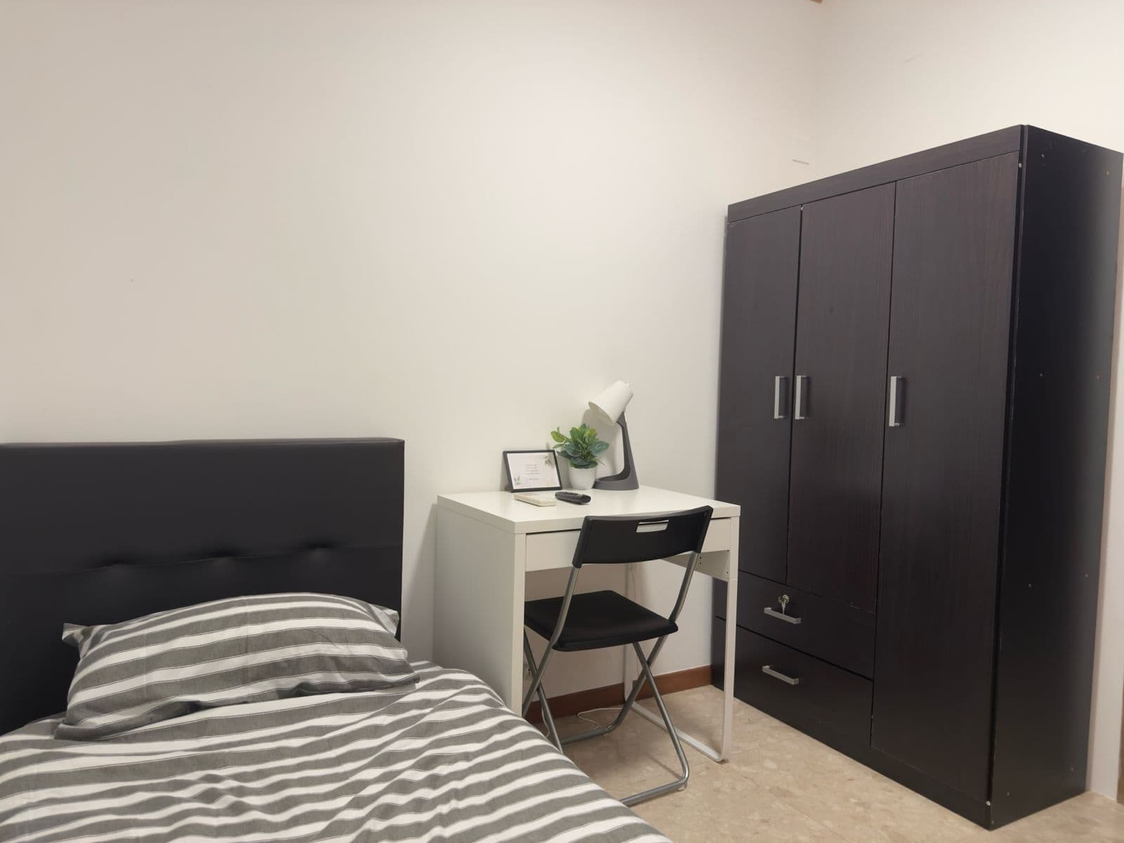 Room 2 (ECON2), Economy Room at The Floravale
